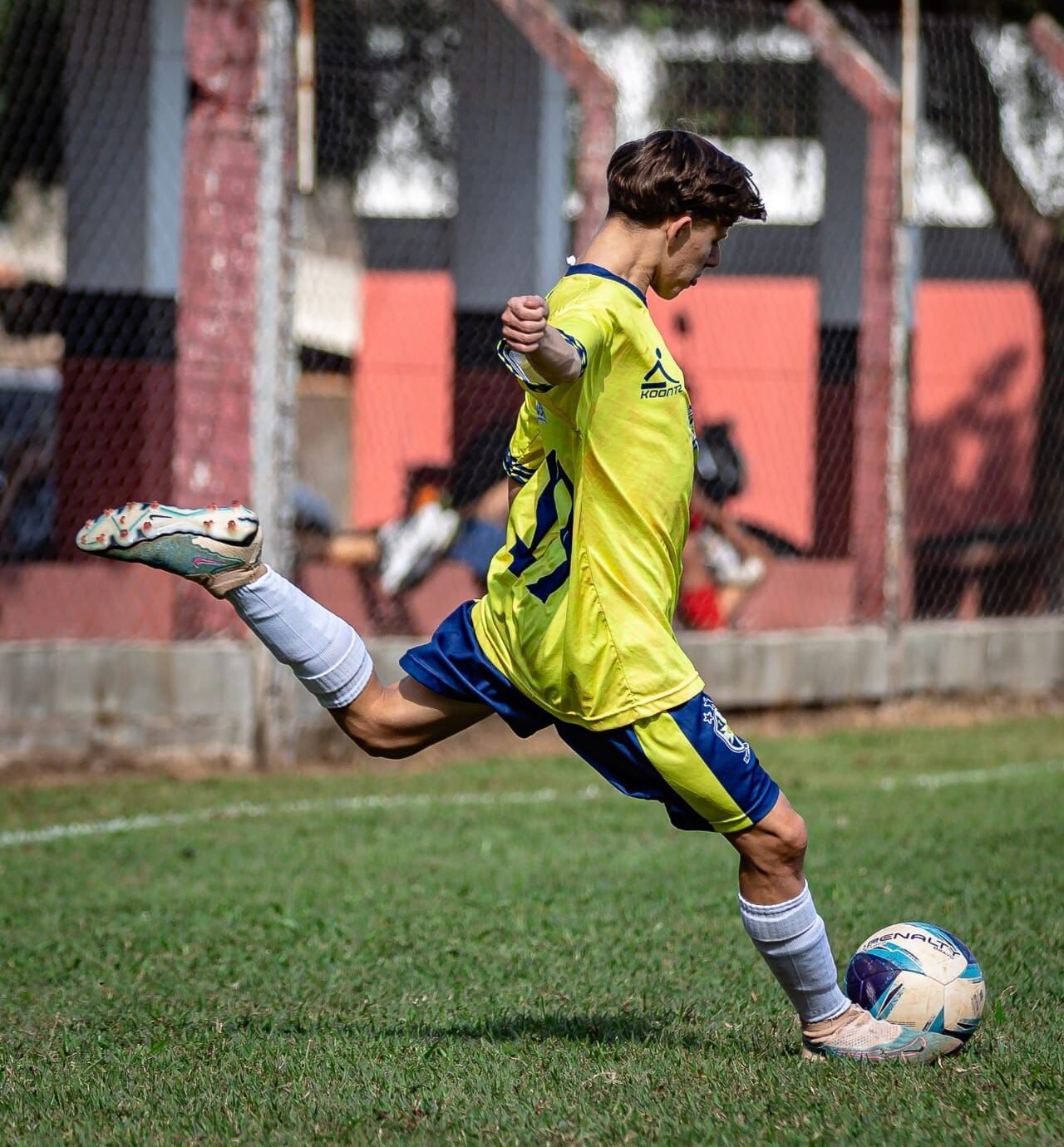 Nicolas Ferreira: visão de jogo e coragem para sonhar alto no futebol europeu