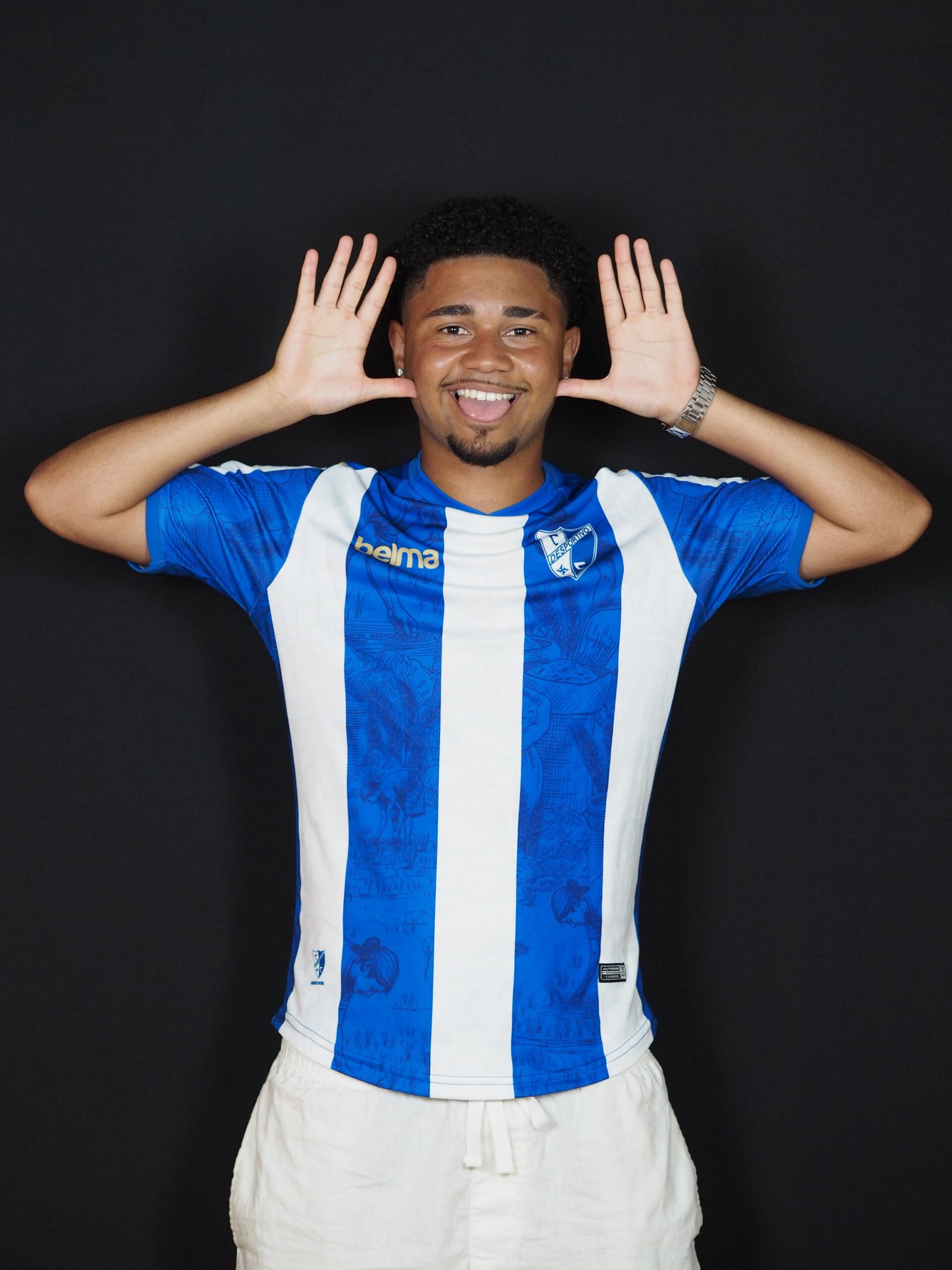 Flávio Tiago é o novo reforço do Carapinheirense: jovem atacante chega para um novo desafio no futebol português